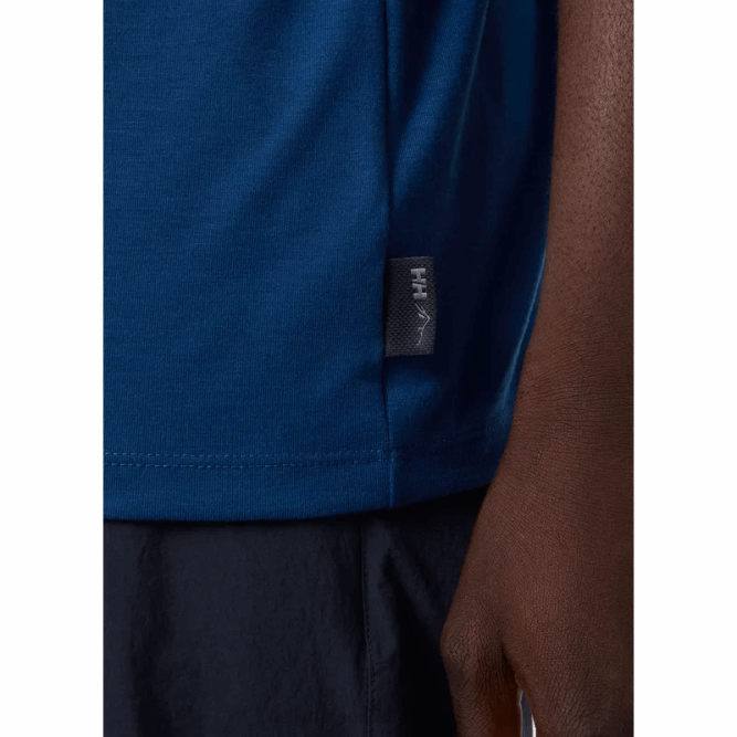 N682848 t-shirt da uomo con grafica riciclata skog Helly-Hansen azzurrite mel