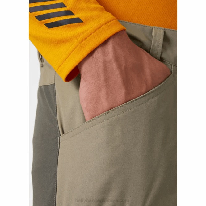N682690 pantaloncini cargo vandre da uomo Helly-Hansen abete rosso